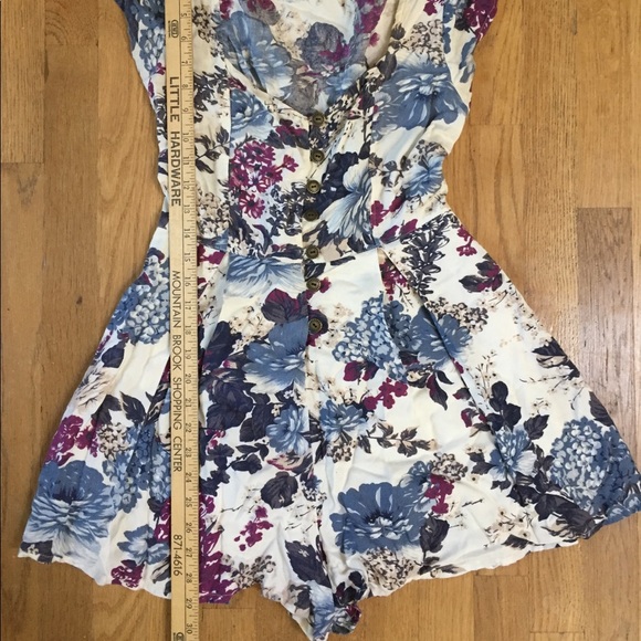 Urban Outfitters Floral Romper - Picture 2 of 6